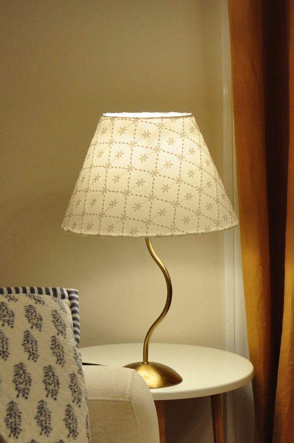 Lattice Embroidery Lamp