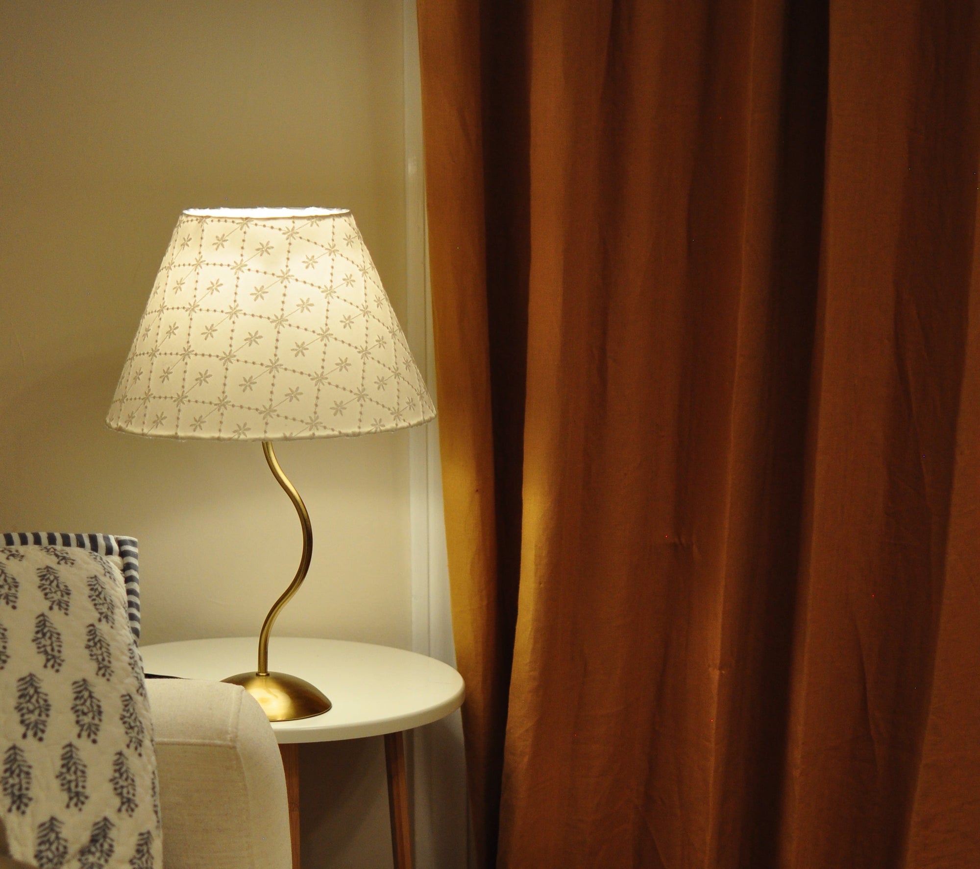 Bold <br><span class="italic font-light">Aesthetic</span> for a <br>Modern Home.